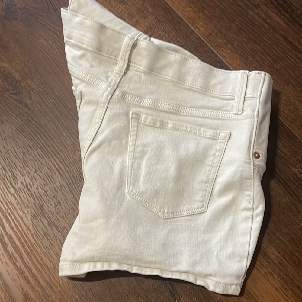 Maternity Shorts - Picture 3 of 4